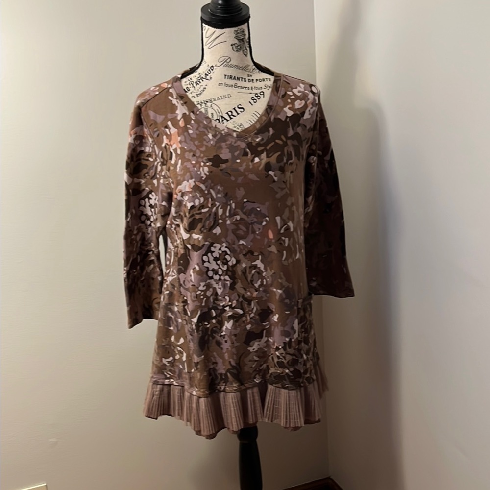 Brown Ruffled Babydoll Dress with V-Neck and 3/4 Sleeves by LOGO LOUNGE-SIZE MED